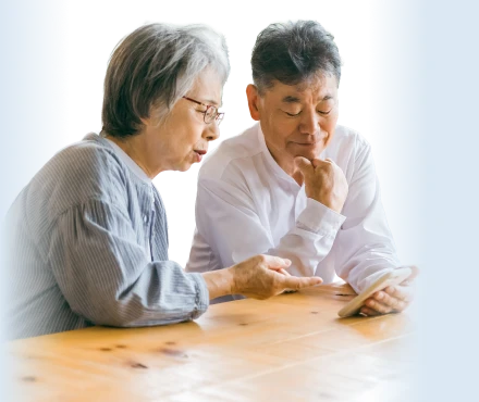 悩む夫婦の画像